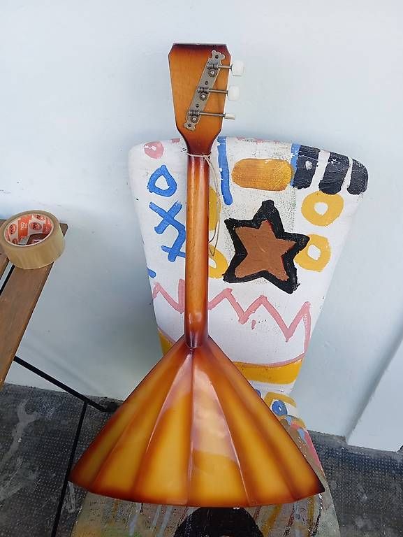 Vintage Strumenti musicali: Balalaika – Usato da Basel venduto da Petergunn 3