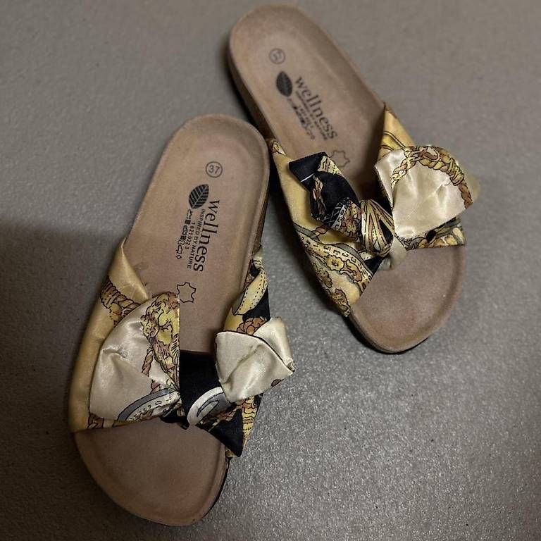Chaussures femmes: Neue Ledersandalen – D'occasion à Cham par VStore 1