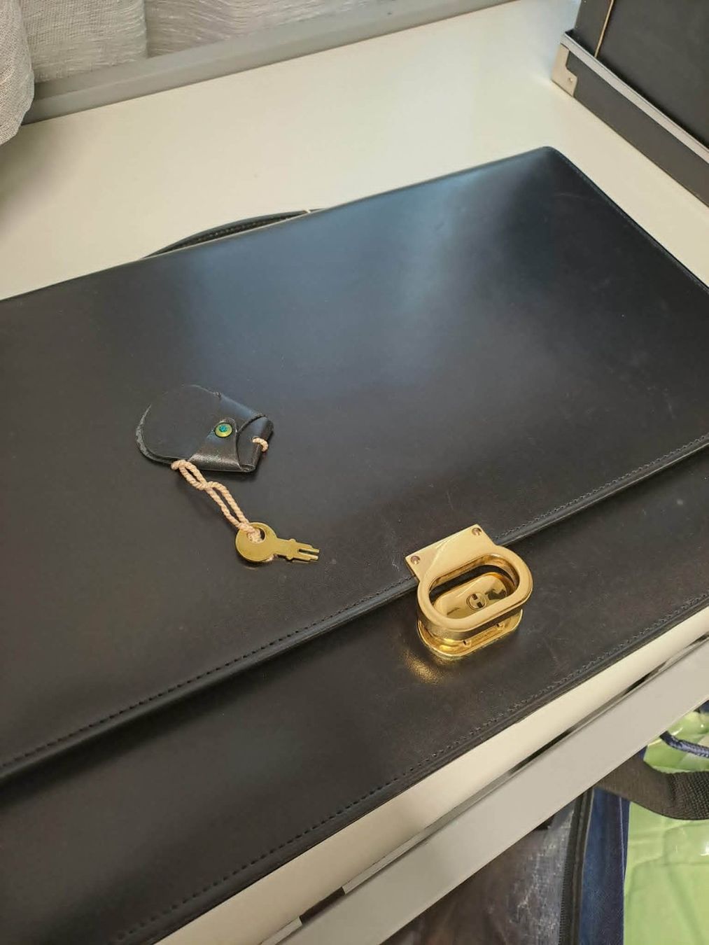 Tovaglioli: Serviette cuir – Usato da La Chaux-de-Fonds venduto da Emmaus2300CDF 1
