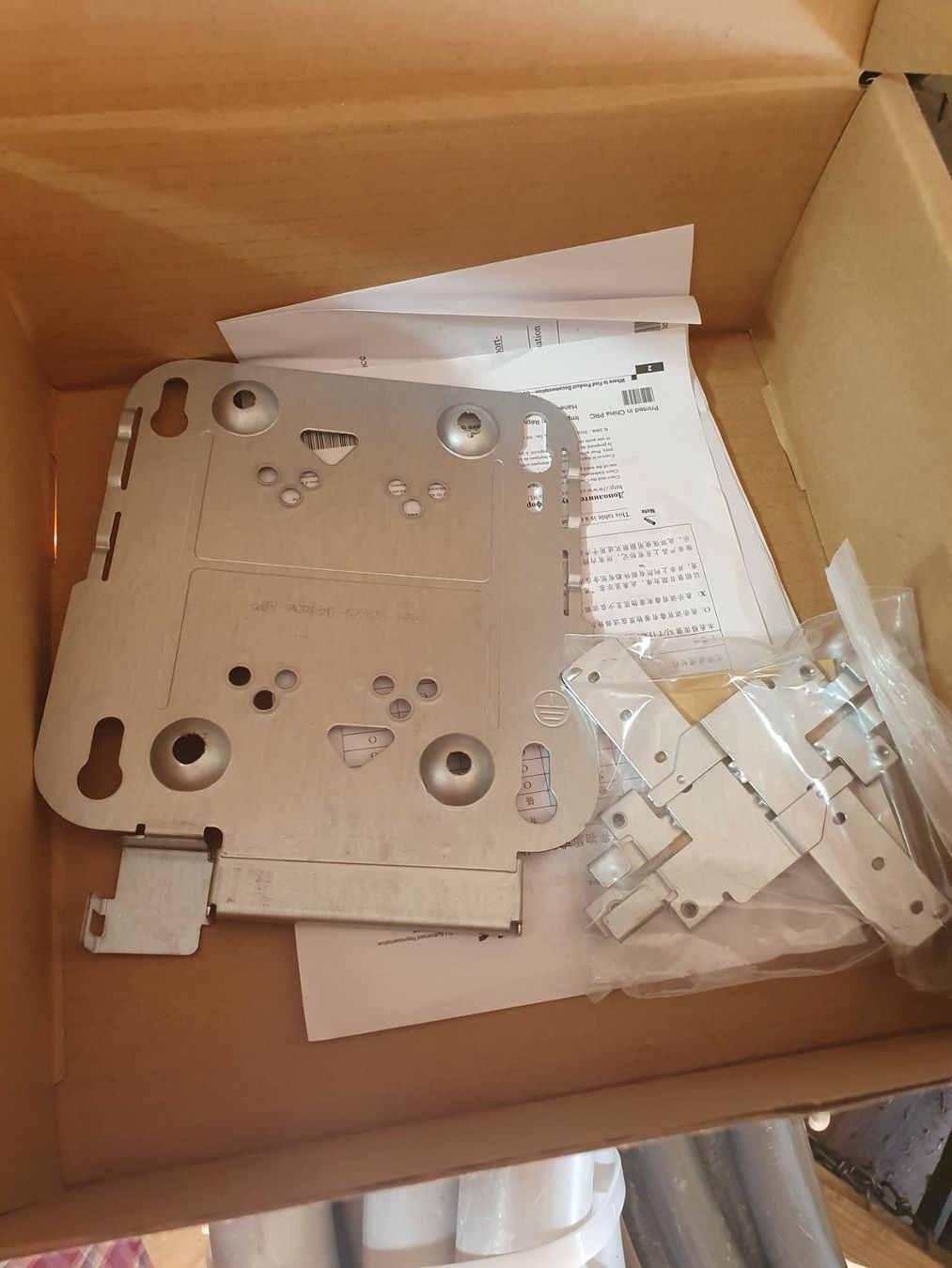 Cisco Modem & Router: Cisco AIR-AP1832i-E-K9 Access Point WLAN – Nuovo (secondo la descrizione) da Zürich venduto da eymen20 3