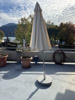 Sonnenschirm weiss mit schwerem Granitsockel gebraucht
