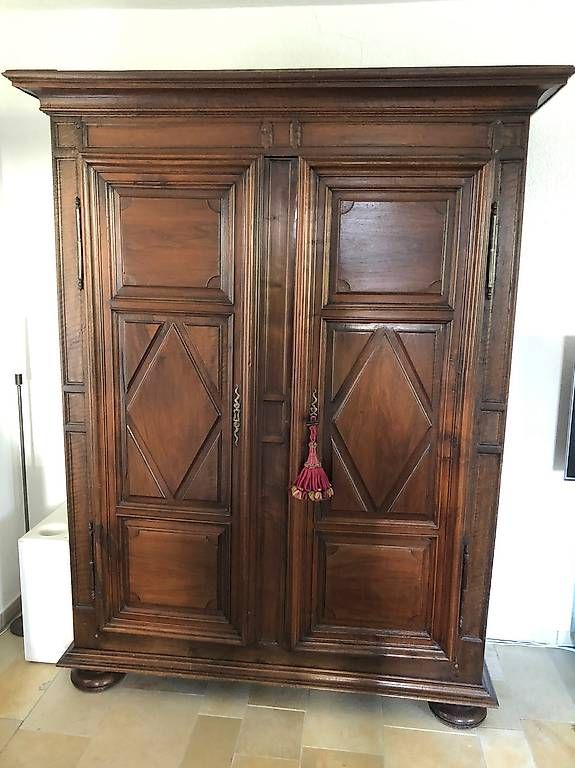 Armadi: Louis XIII Schrank aus massiver Eiche – Usato da Solothurn venduto da Frischfisch