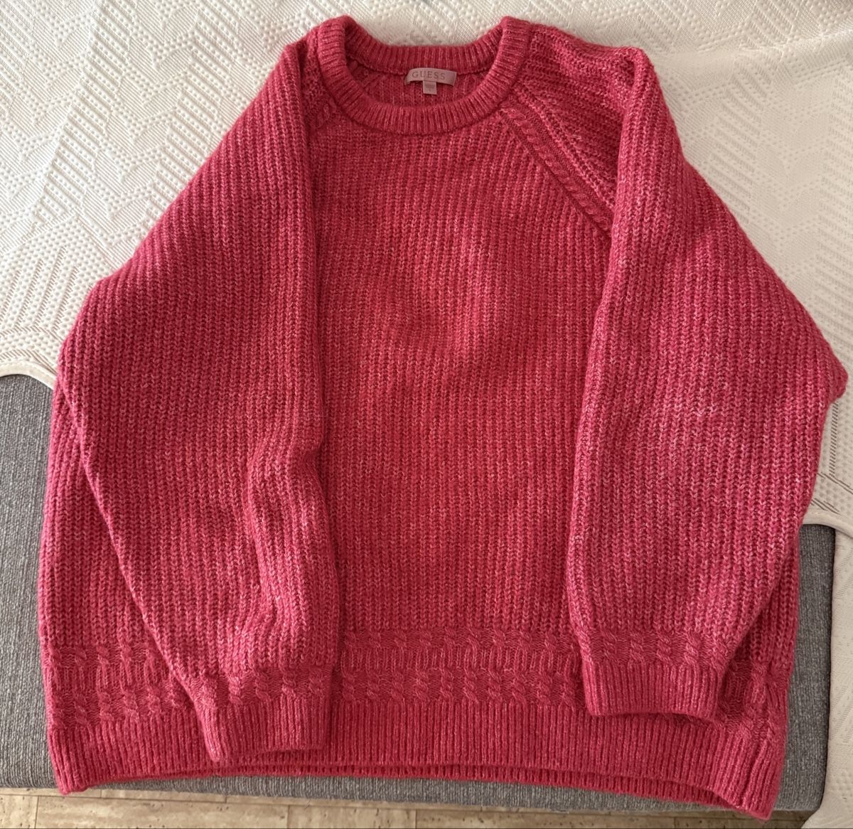 Guess Pulls & Sweat-shirts: Vendo pullover Guess – D'occasion à Arbedo par moc_5jkg