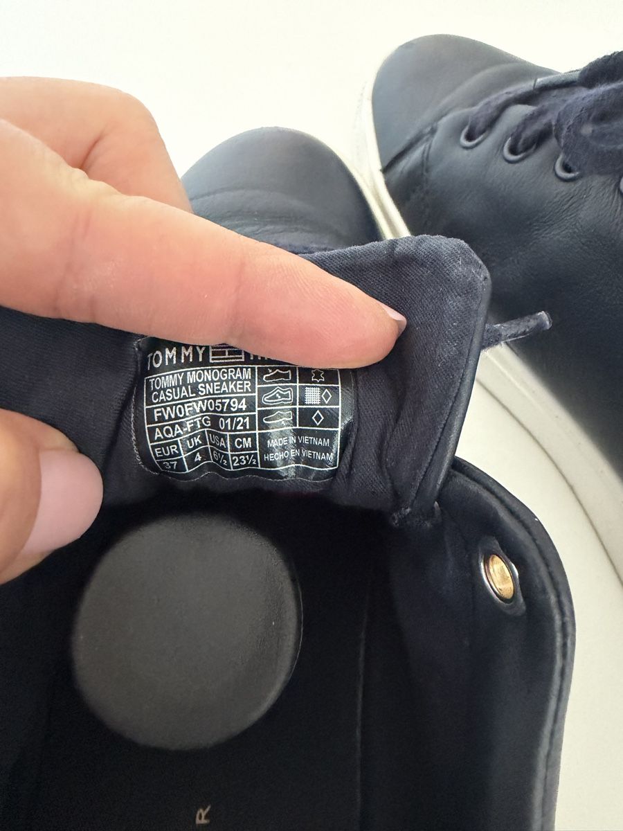 Tommy Hilfiger Scarpe per ragazzi: Tommy Hilfiger Sneaker dunkelblau Gr 37 – Usato da Basel venduto da Ksjusha 4