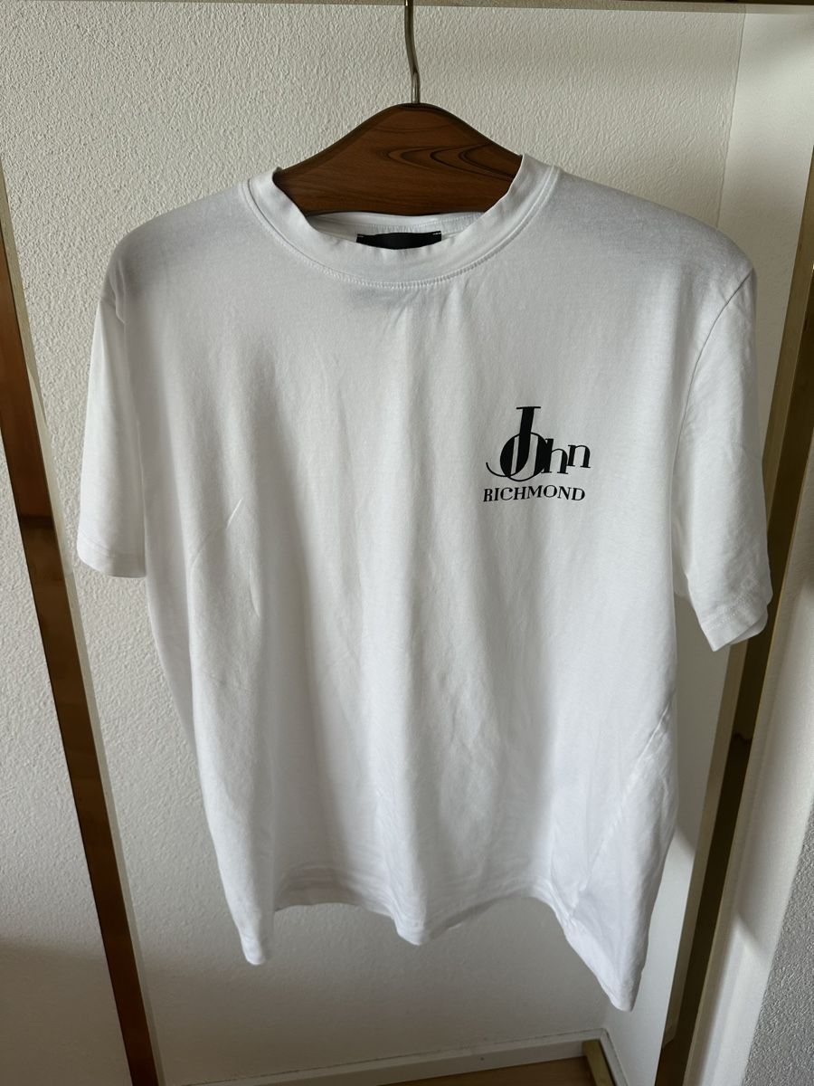 T-shirts: Tshirt John Richmond – D'occasion à Zürich par tom_8phz
