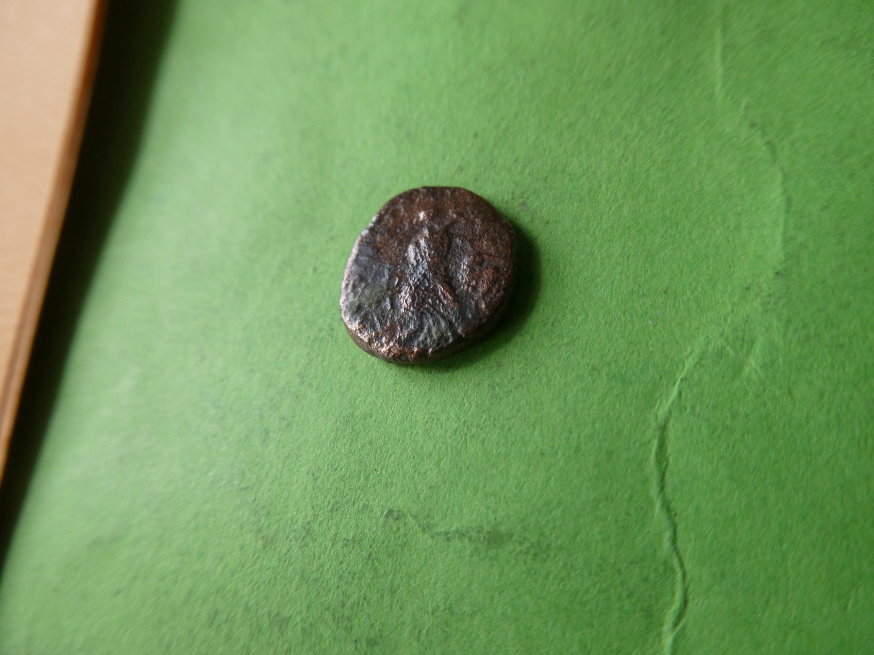 Tutti le monete: uralte Bronzemünze   12 mm     1.54 g – Usato da Hinterforst venduto da Rohusri 1