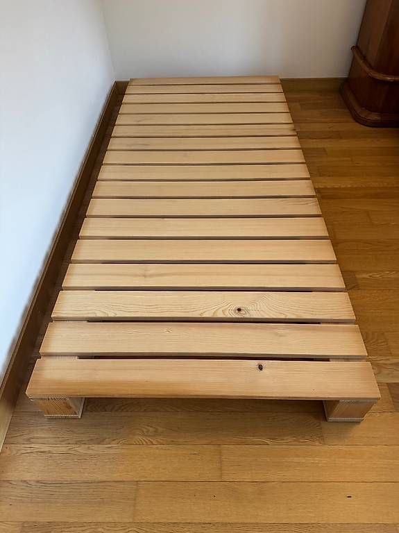 Betten: Massivholz Palletbett – Gebraucht aus Wettswil von anmabo 1