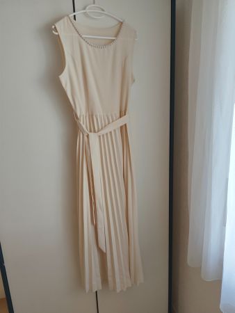 Kleid ärmellos beige mit Perlenbesatz Plissee Rock