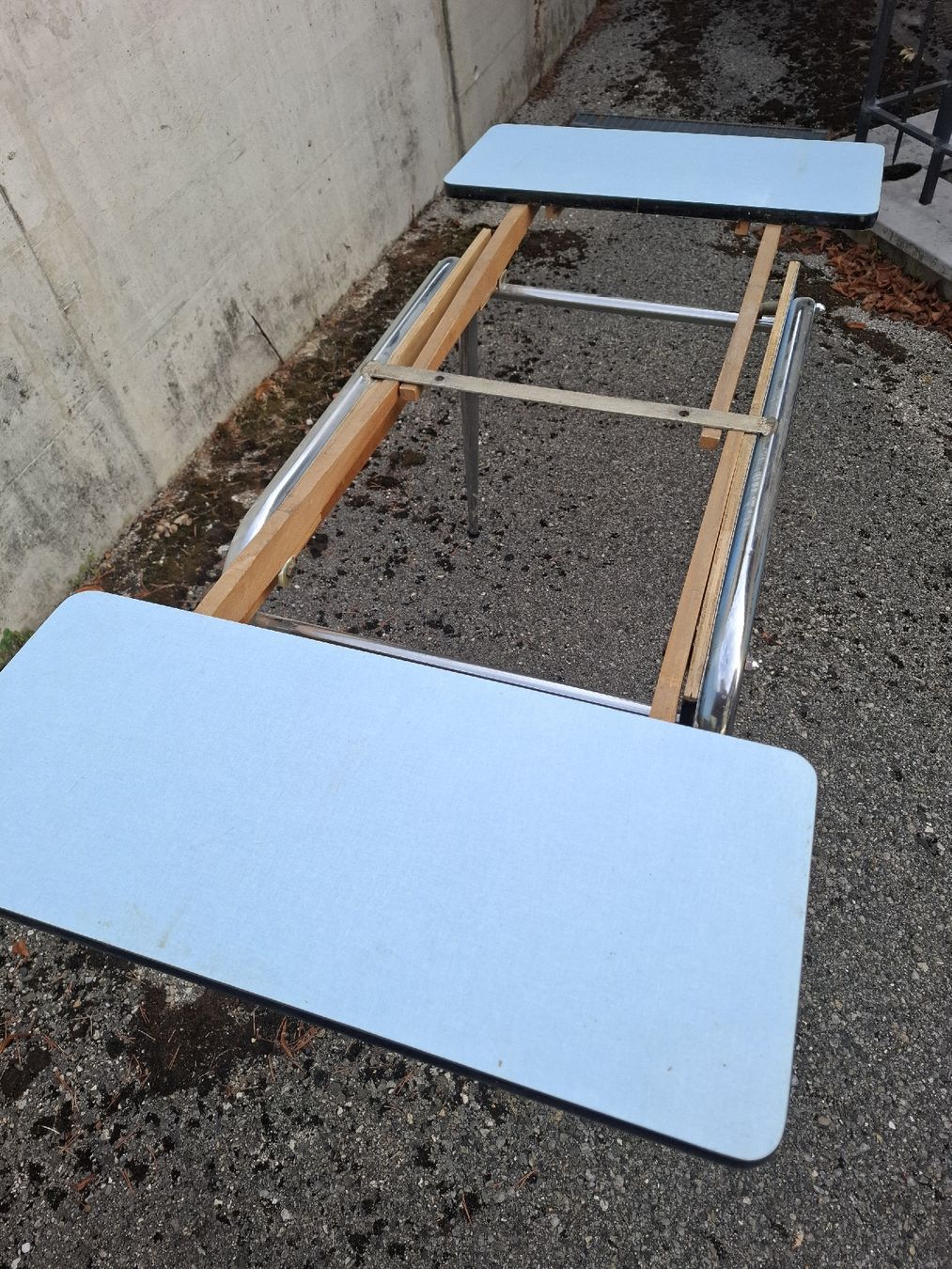 Tavoli: Table en formica – Usato da Neuchatel venduto da michounet.marie 1