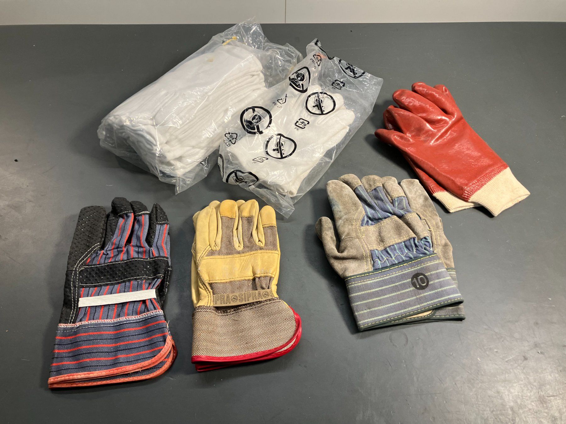 Gants & mitaines : Post. m. div. Arbeitshandschuhen Gr. L neu & gebr. ab 1.- – D'occasion à Lichtensteig par Buy24International