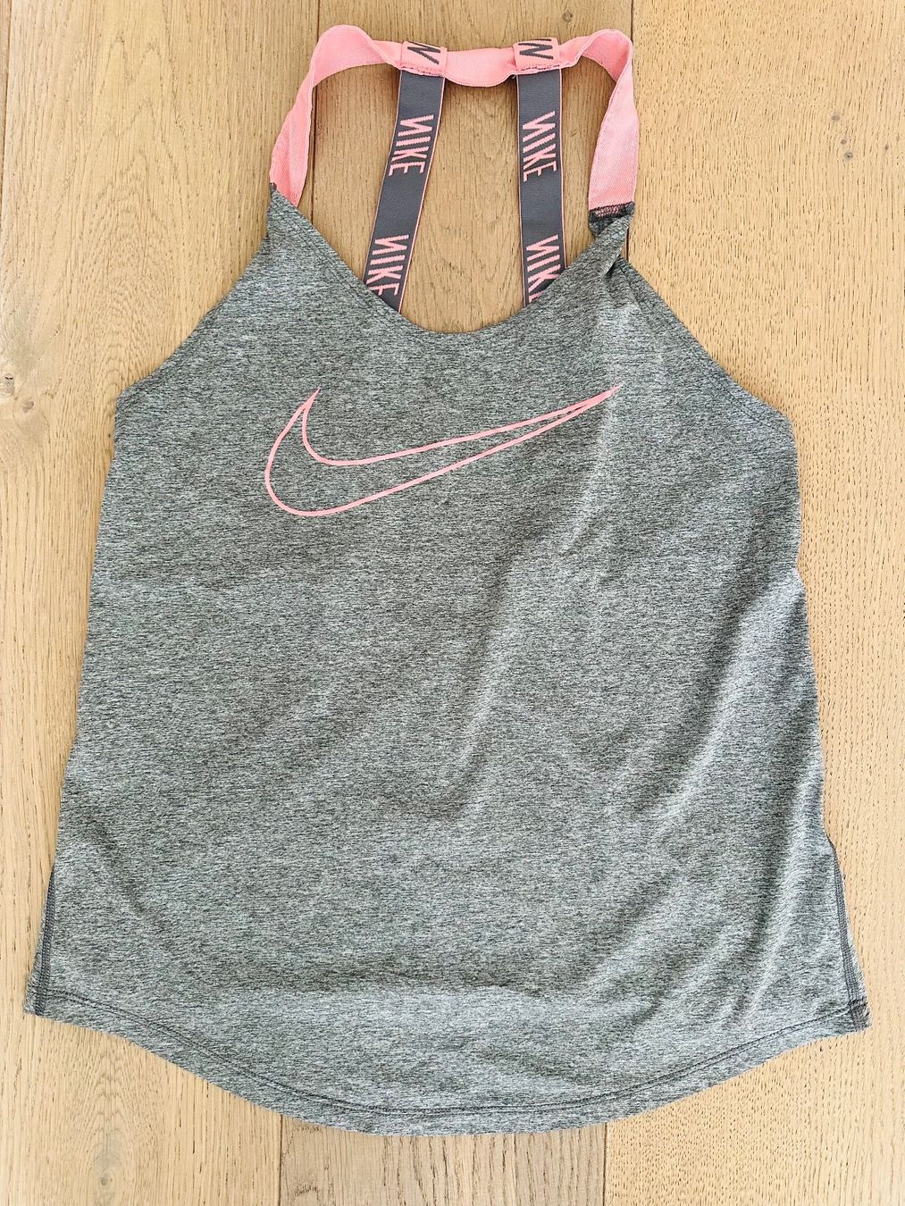 Nike Tops: Nike Träger top S – Gebraucht aus Bern von howi72