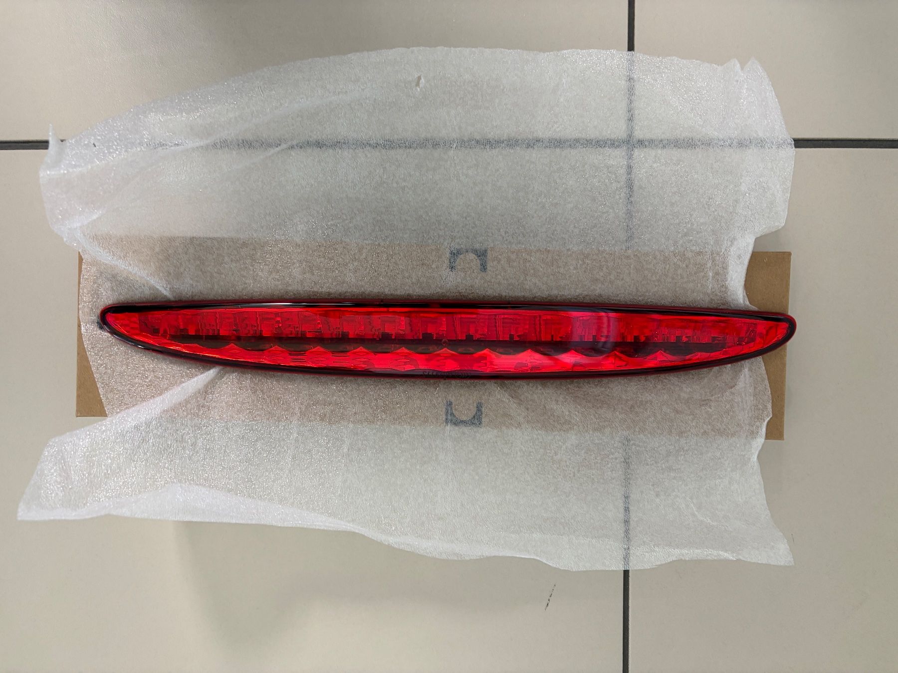 Tutti pezzi di ricambio auto: Mini Cooper Dritte Bremsleuchte rot – Nuovo e nell'imballaggio originale da Bern venduto da Garage-Blunier-AG