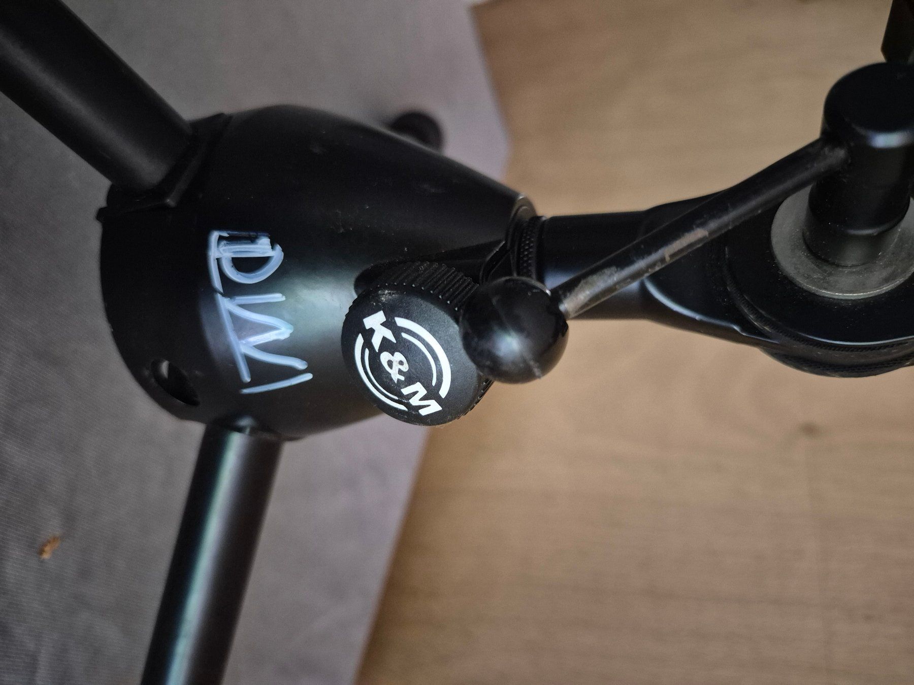 König & Meyer Instrumenten-& Notenständer: K&M 25910 Mikrofonstativ schwarz – Gebraucht aus Aesch BL von RedChief-125 1