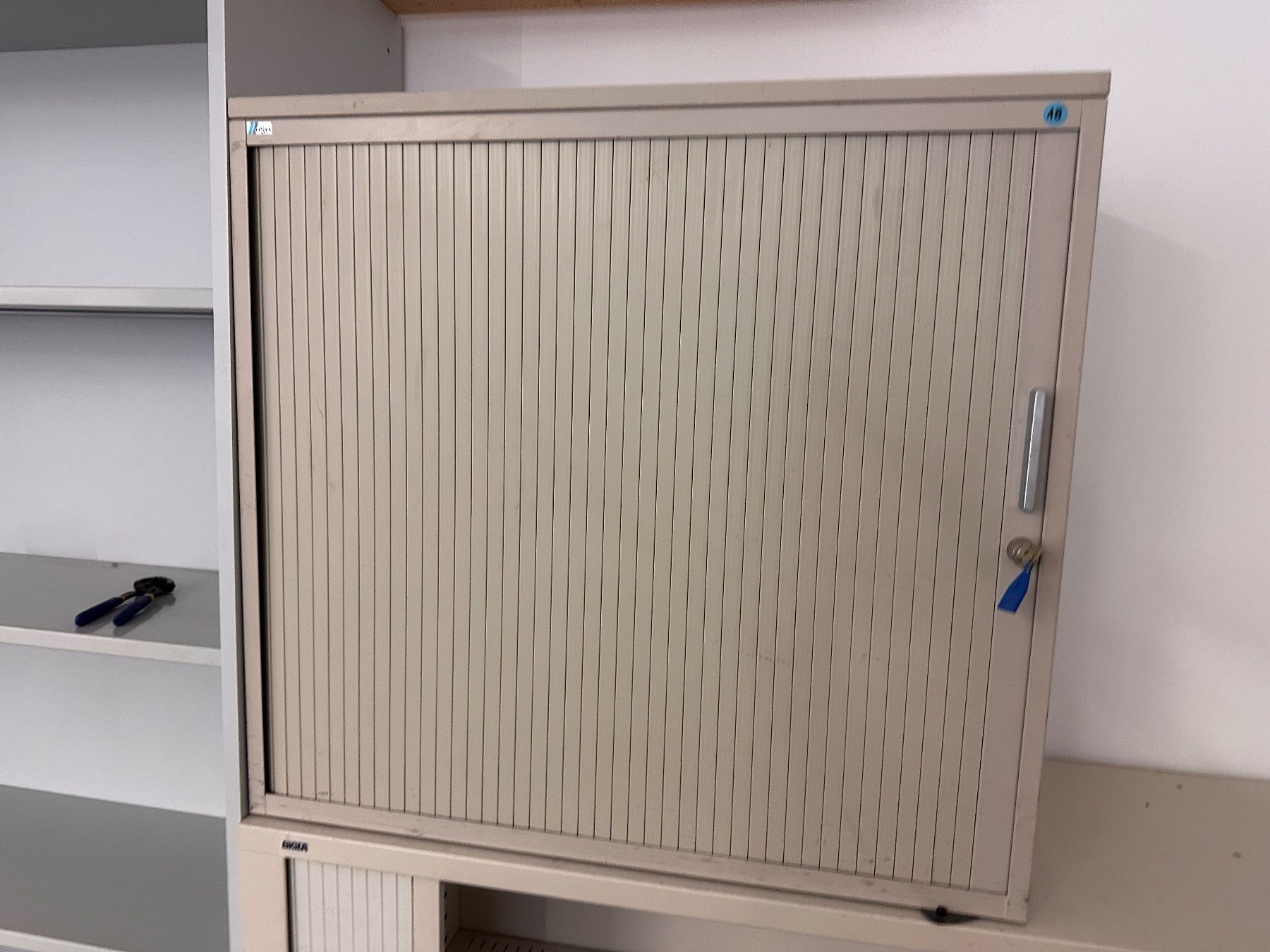 Lista Armadi: Lista Rollschrank Metall – Usato da Winterthur venduto da StiftungSchleife