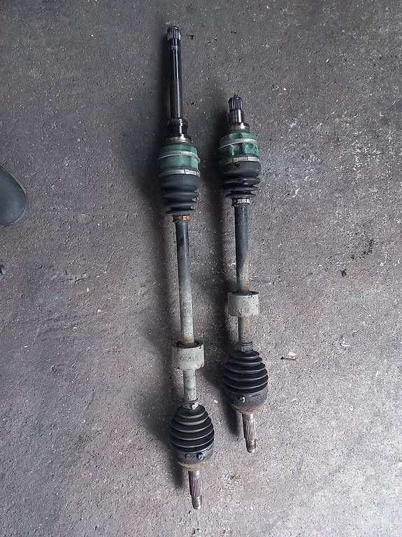 Tutti pezzi di ricambio auto: Daihatsu Antriebswelle vorne  – Usato da Egolzwil venduto da nag_g6sx 2