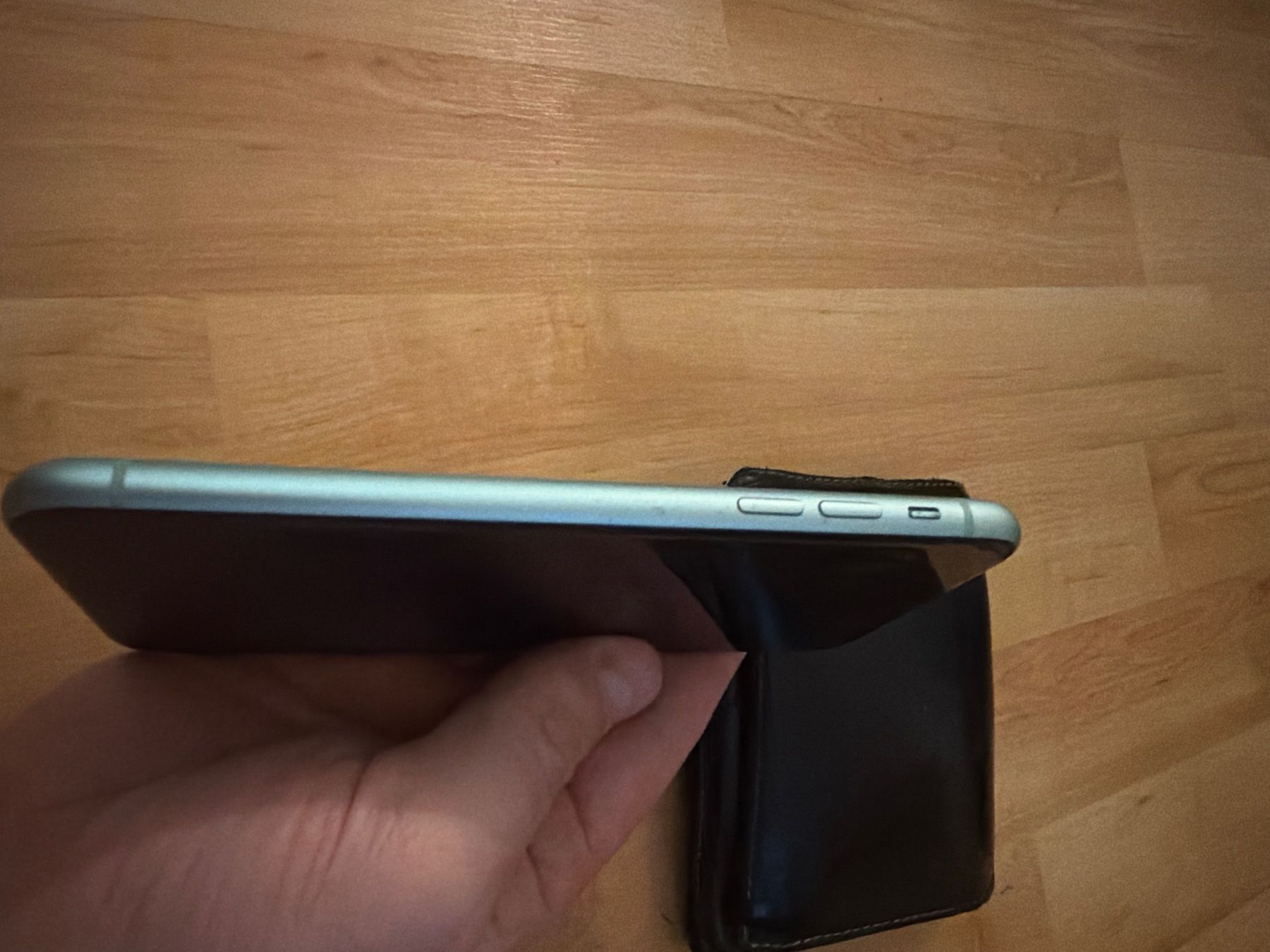 Apple Handys / Smartphones: Iphone 11 64 go turquoise – Defekt aus Lausanne von sah_5wsx 3