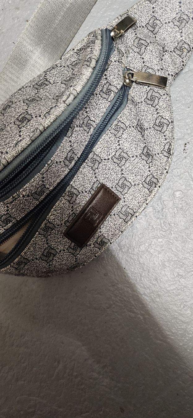 Taschen: Tasche/Bauchtasche – Gebraucht aus Gasel von jas_9vzt 1