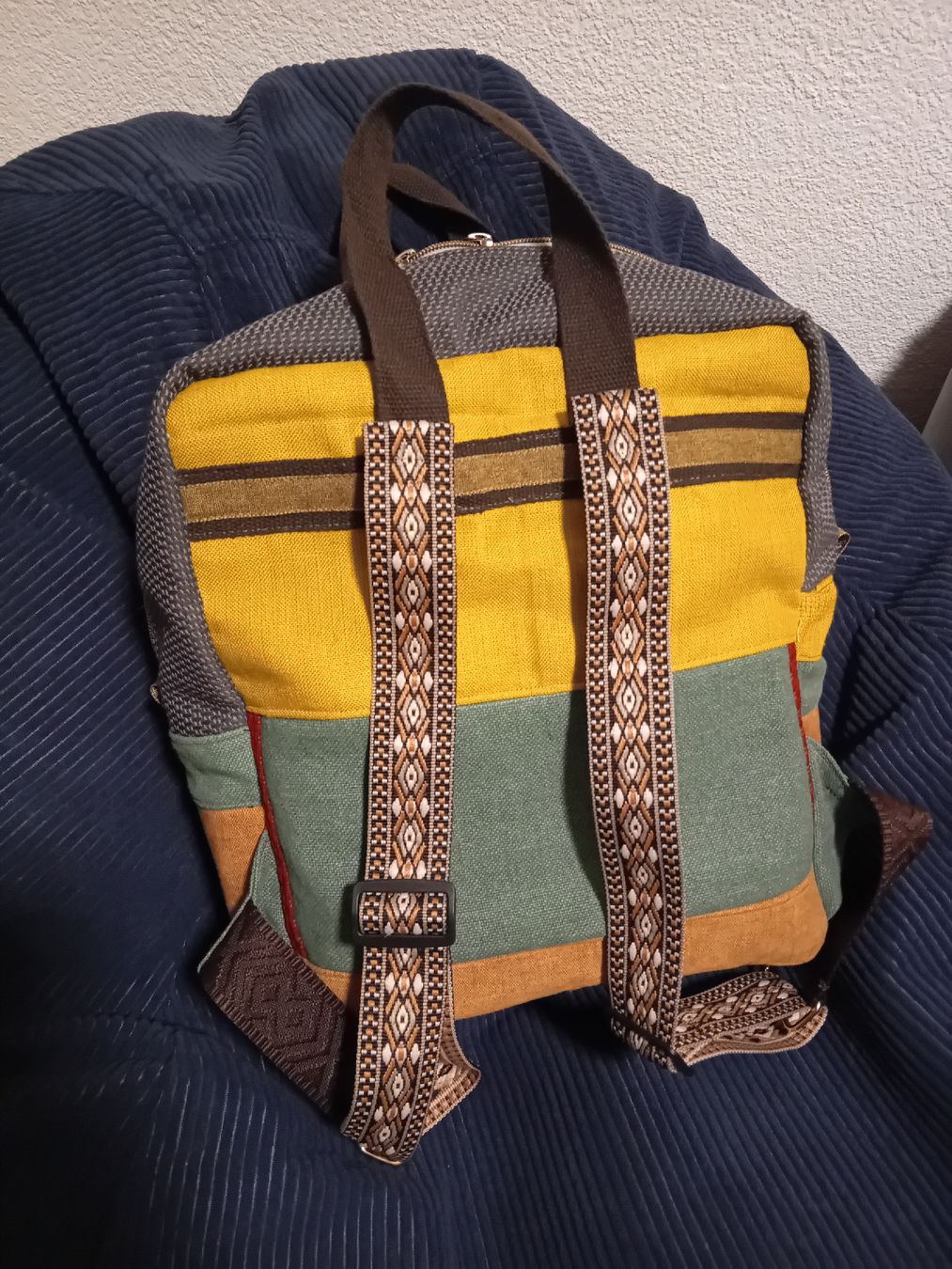 Zaini: grosser Rucksack mehrfarbig – Nuovo (secondo la descrizione) da Burgdorf venduto da carodesign1 1