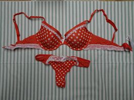 Hübsches BH-String Set rot-weiss Polka dot Gr. XS/75A - 2501