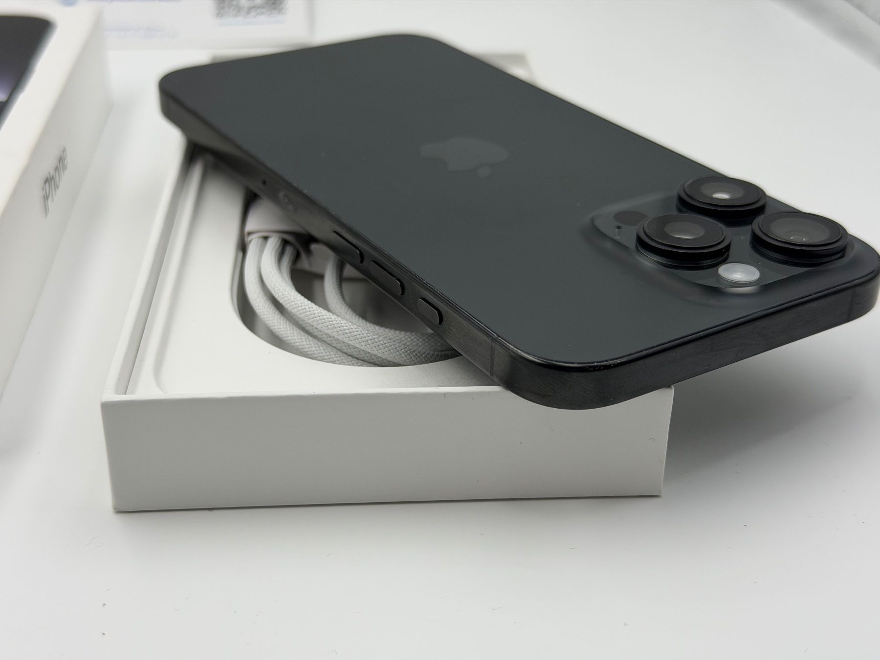 Apple Telefoni cellulari / Smartphones: Apple iPhone 16 Pro Max - 256 GB – Usato da Campocologno venduto da ReplaceHub 1