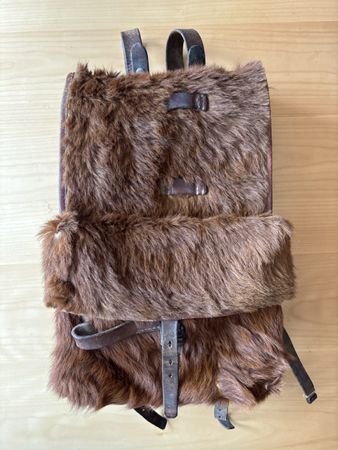 Alter Militärtornister aus Leder und Fell 