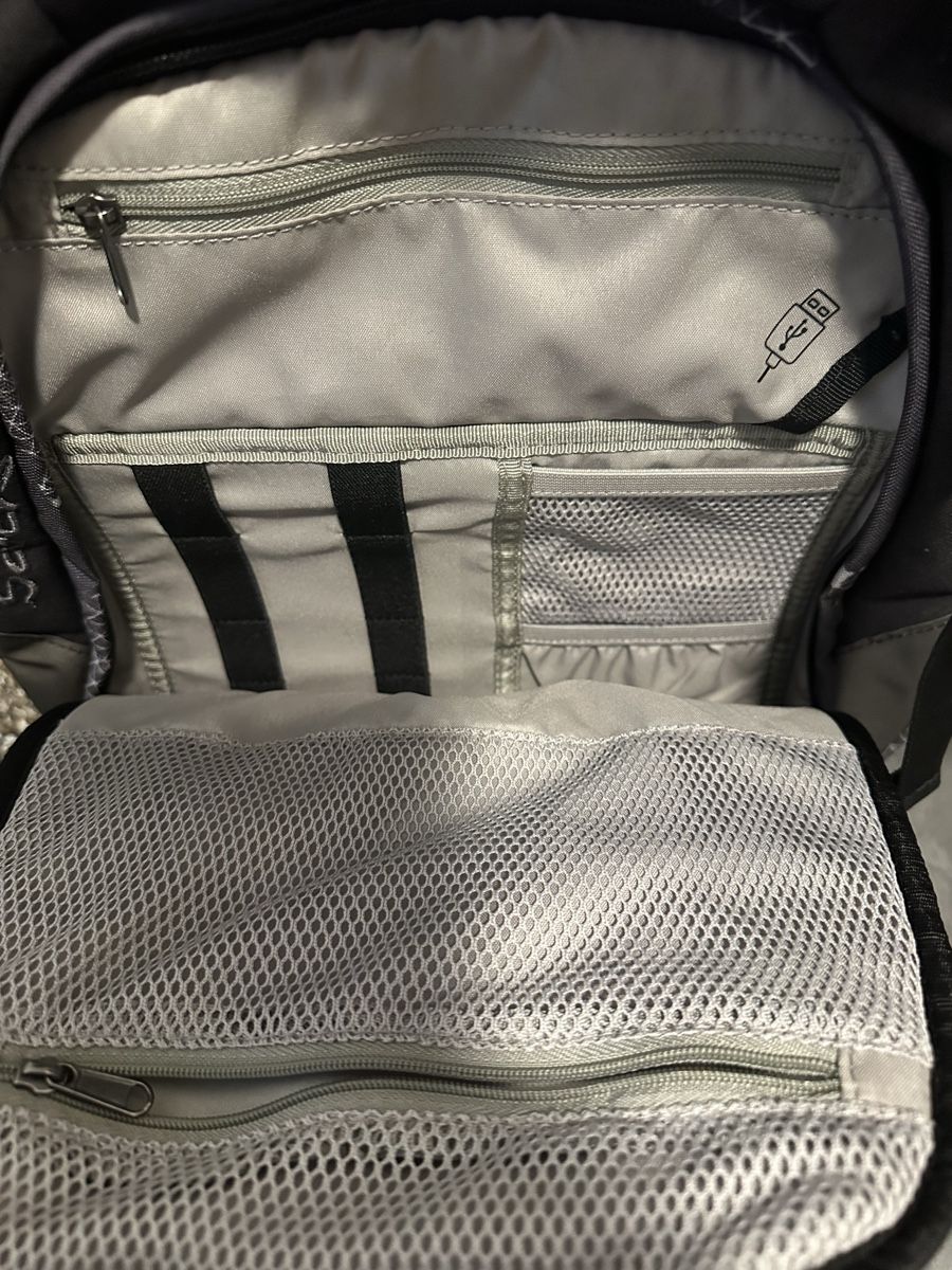 Satch Zaini: Schwarzer Schulrucksack von Satch – Usato da Ittigen venduto da jusdan2010 2