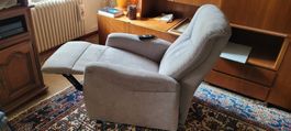 Fauteuil Motorisé avec système d’aide pour se lever