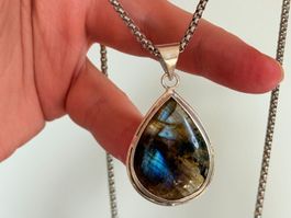 Collier avec pendentif larme en labradorite