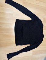 Schwarzer Pullover
