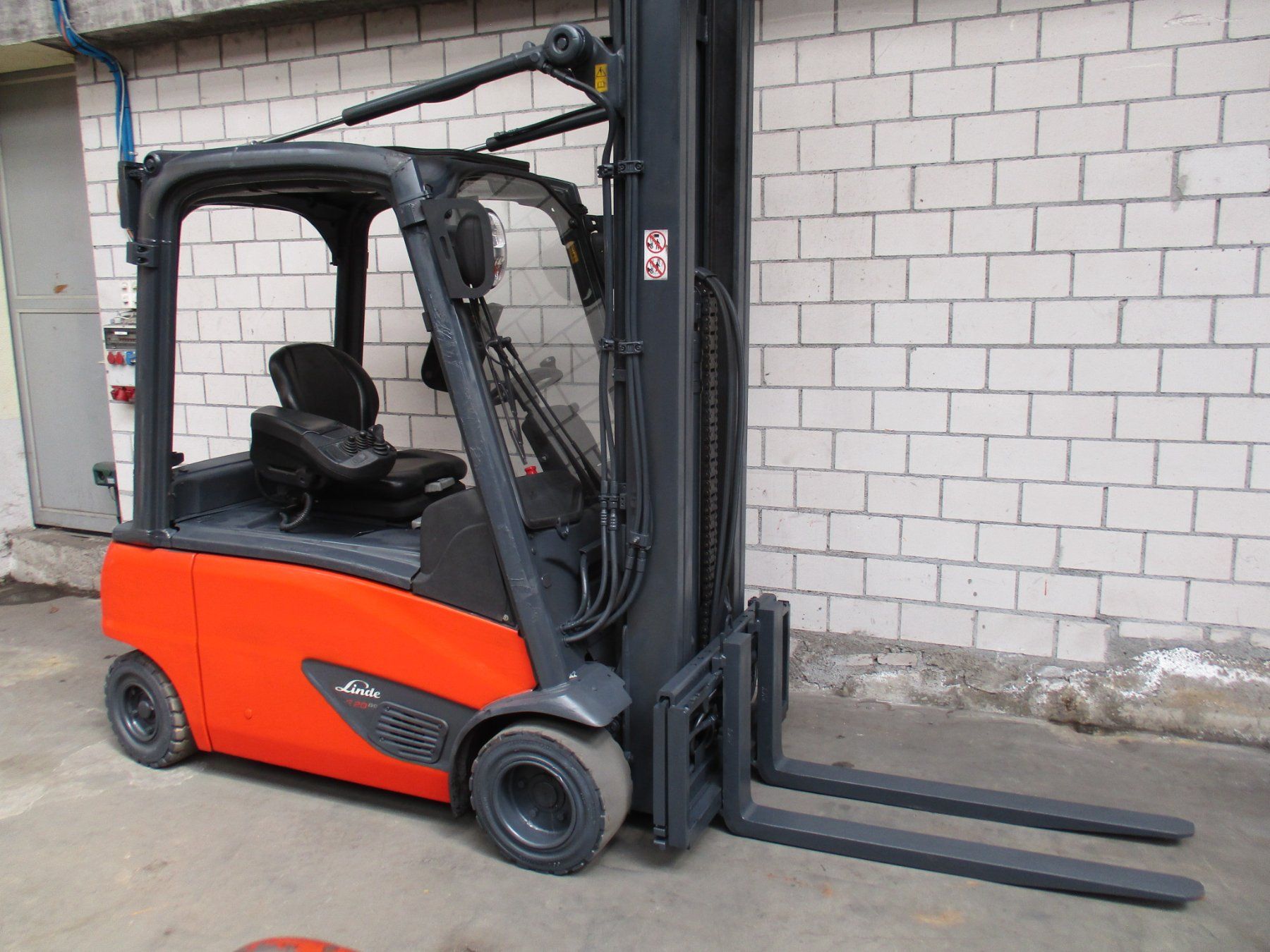 Linde Carrelli elevatori e a forche: STAPLER  LINDE E20 PL-02  ELEKTRO GABELSTAPLER 6.60m Hubhöhe – Usato da Seon venduto da zomahandel 6