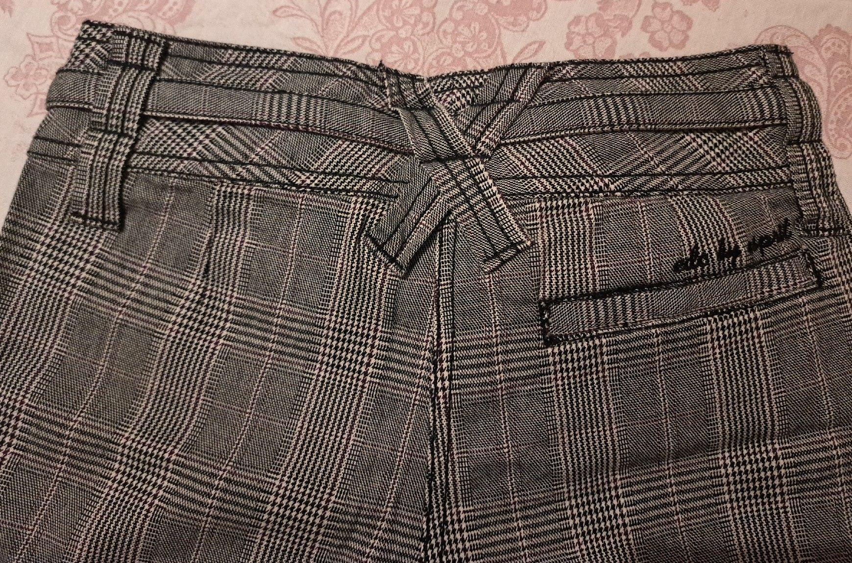 Esprit Pantaloni: NEU Esprit Shorts Grösse 140 Karomuster – Nuovo e nell'imballaggio originale da Zürich venduto da dph_r9t2 7