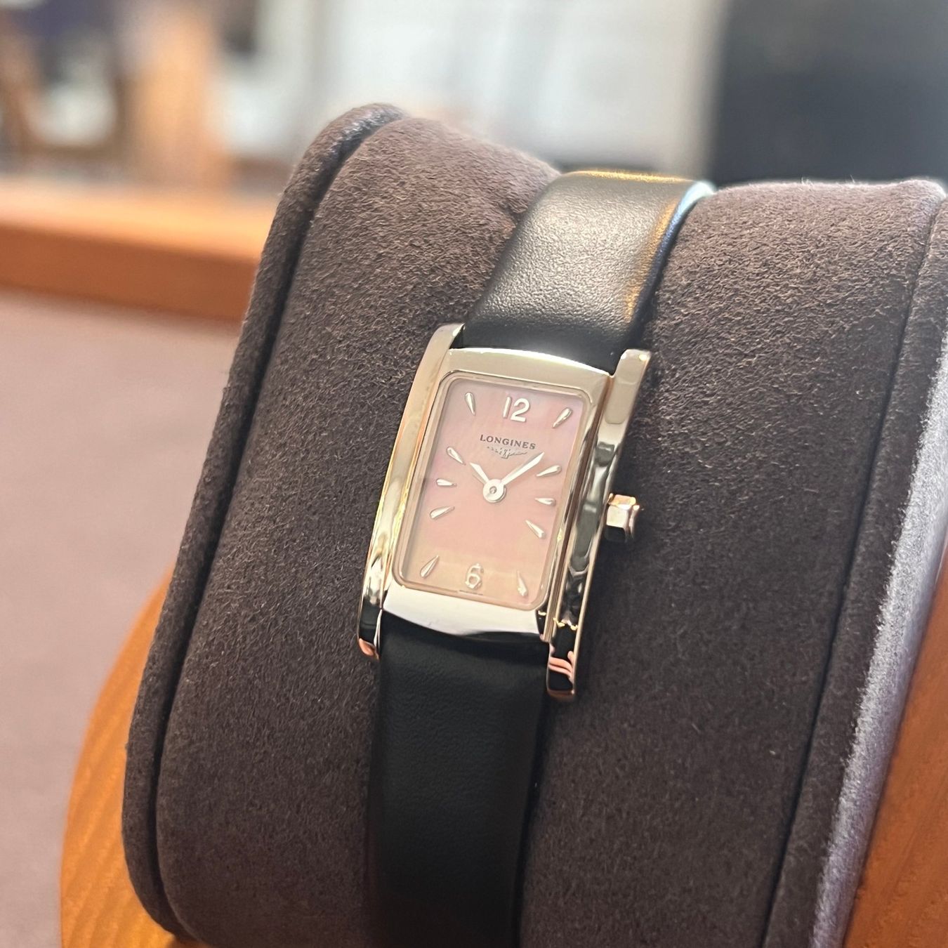 Longines Orologi: Longines DolceVita MOP Pink Dial L5.158.4.80.2 – Usato da Carouge GE venduto da Watchaser 2