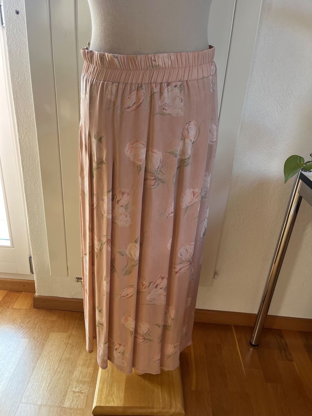 Gonne: Rock / Sommerrock / Blumenmuster / Pastel / Gr. 38 – Usato da Hünibach venduto da s.leptir