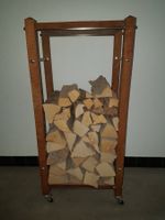 Kaminholzregal mit Rollen aus Kirschenholz