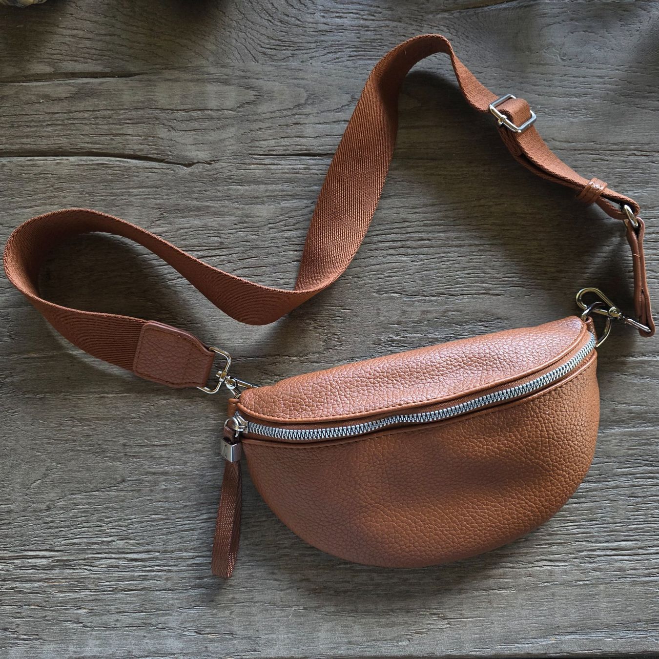 Borse da donna: 🐸 CARPISA BAUCHTASCHE ODER SLING BAG UMHÄNGETASCHE – Nuovo (secondo la descrizione) da Môtier (Vully) venduto da Frogs
