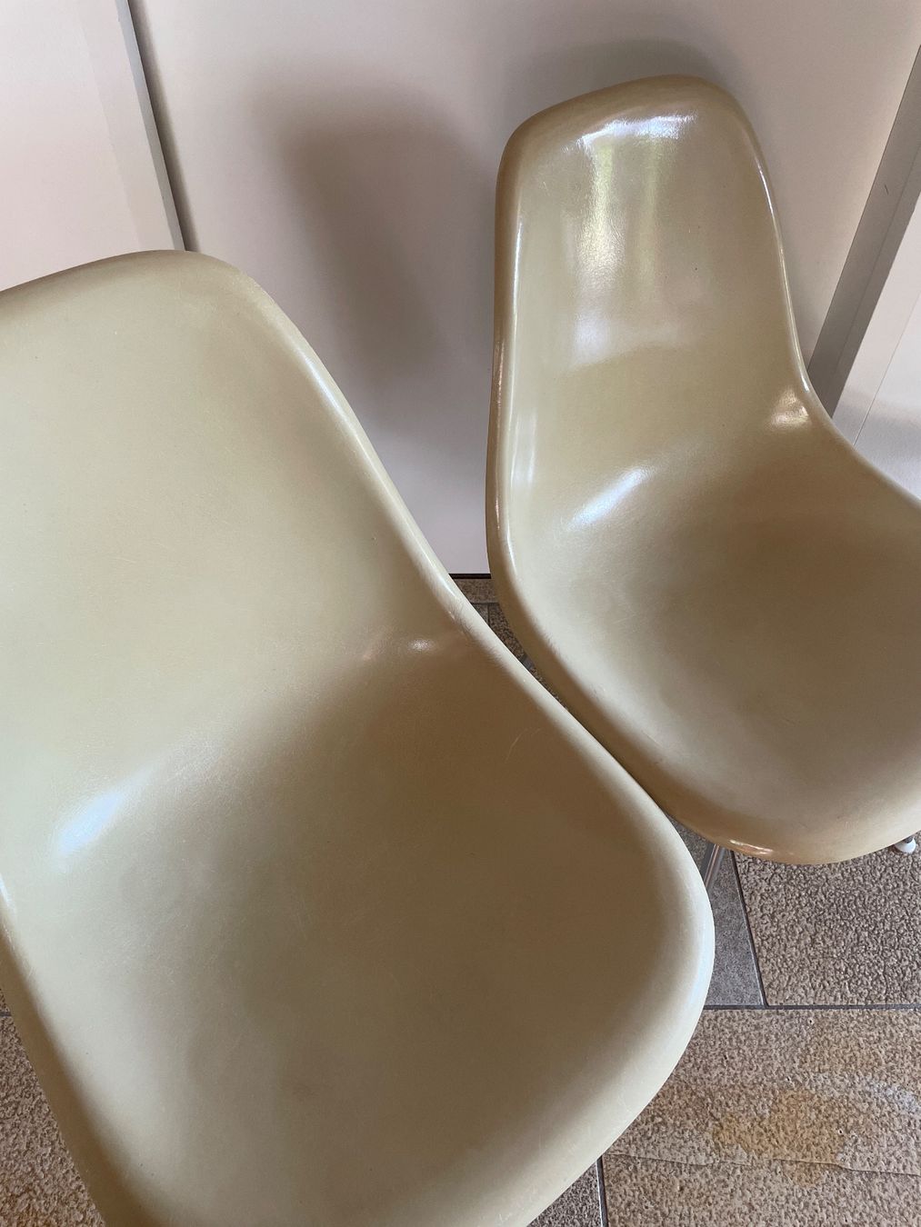 Eames Stühle: 2 Vitra Eames Fiberglass Side Chairs DSX Stühle Parchment – Gebraucht aus Neuhausen am Rheinfall von noelle0810 6