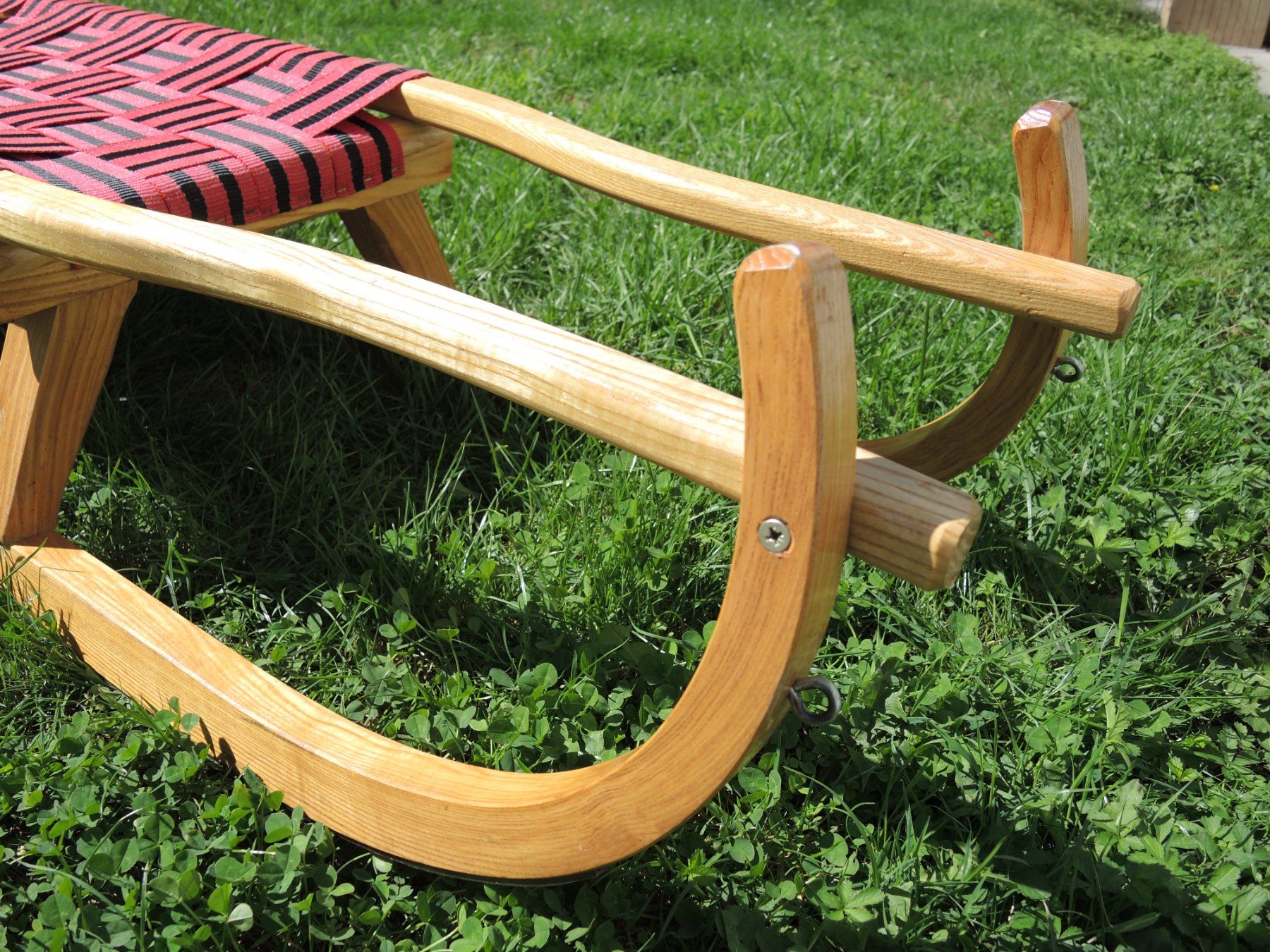 Luge: Holz Schlitten mit Sitzgeflecht rot/schwarz – D'occasion à St. Gallen par nonnobene 2