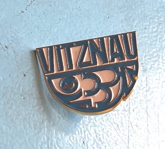 Swiss Plaketten & Abzeichen: Pin VITZNAU – Gebraucht aus Obernau von Wgnom