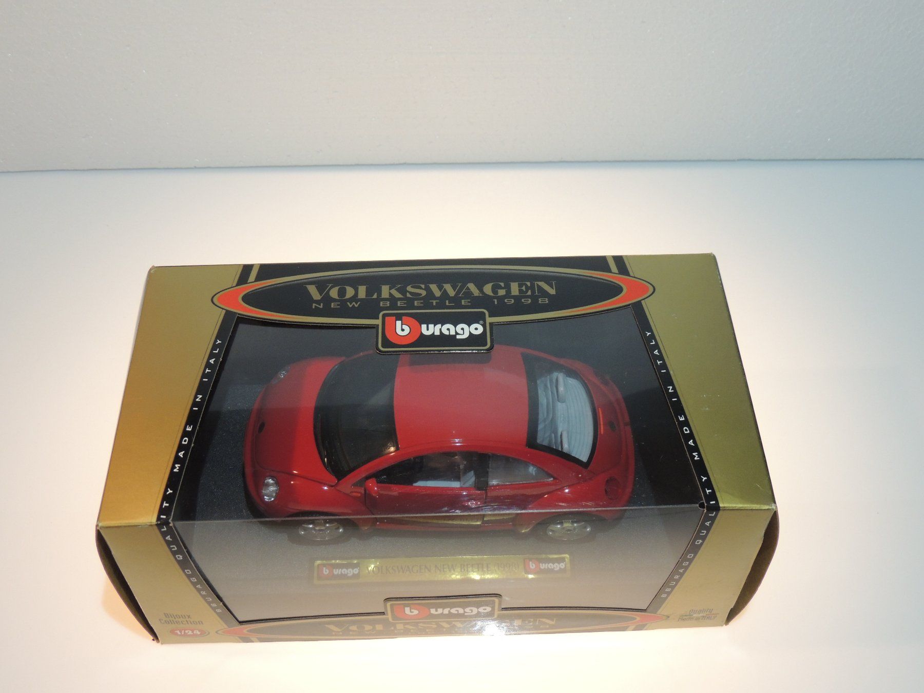 Bburago Modellini d'auto: BBurago VW New Beetle rot 1:24 – Usato da Corminboeuf venduto da corbay 1