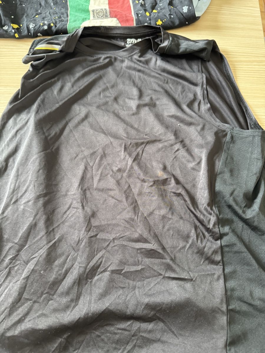 T-shirt: Lot 4 habits Taille L Doryan  – Usato da Veyrier venduto da kimedovapa 2