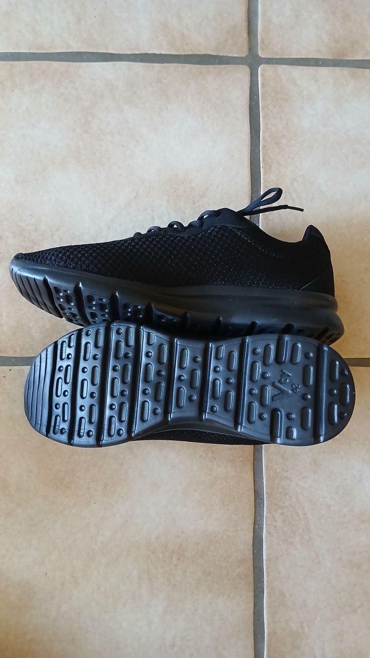Victory Chaussures hommes: Schwarze Sneaker Victory Gr 42 neu – Neuf (Voir description) à Glis par Jessylini 2