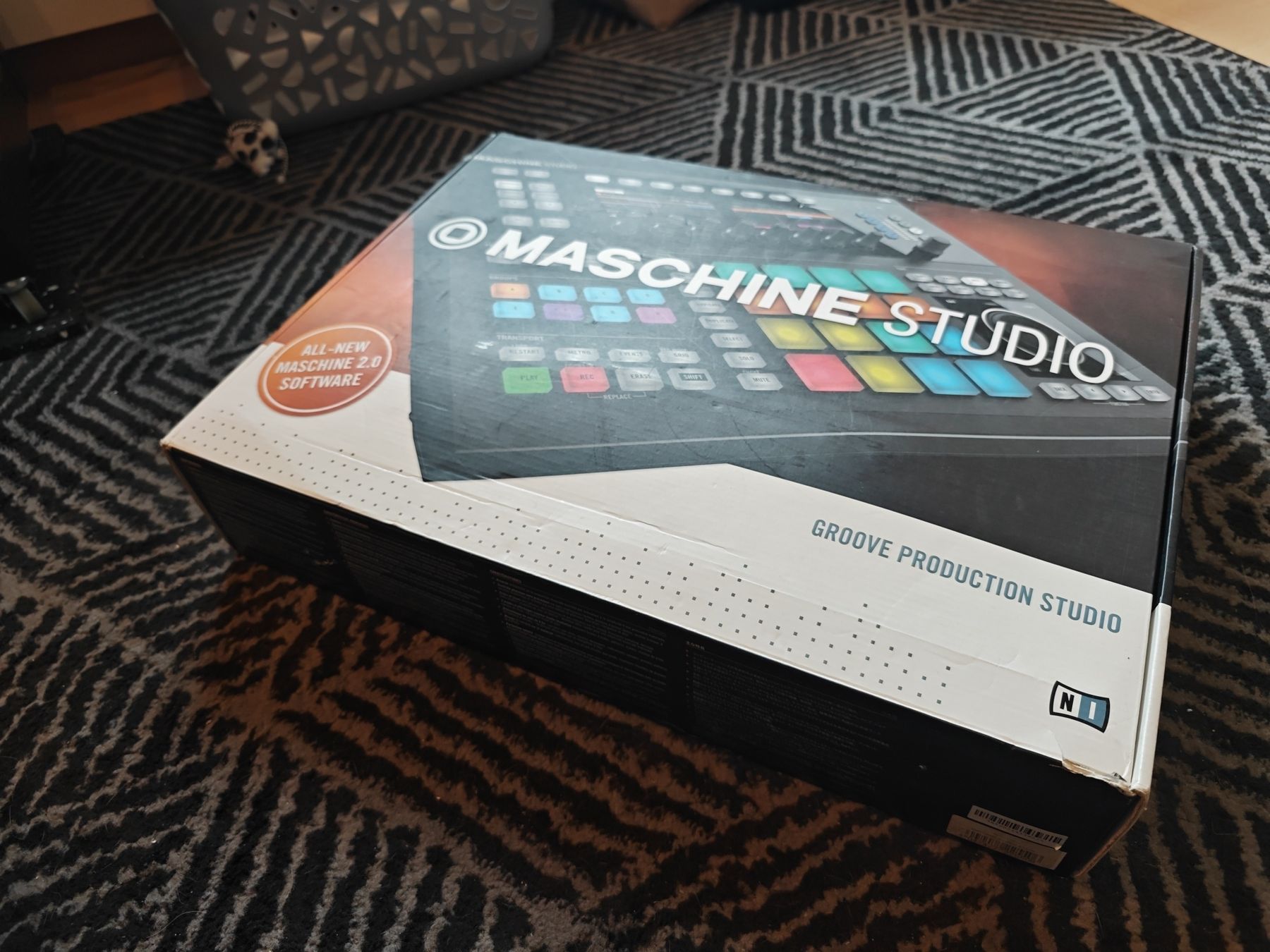 Native Instruments Strumenti musicali: Native Instruments Maschine Studio - Top Zustand! – Usato da Eglisau venduto da LUXEvents 3