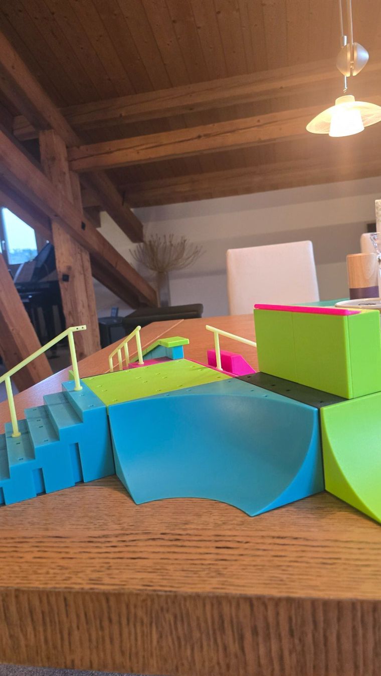 Spielzeuge: Tech Deck Neon Mega Ramp – Neu (gemäss Beschreibung) aus Balterswil von Alexmad82 2