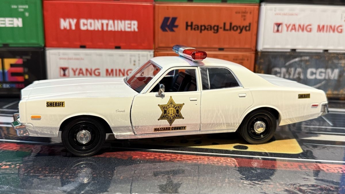 Dodge Modellautos: 1975 Dodge Coronet Sheriff / 1:24 – Neu und originalverpackt aus Basel von Zomeg
