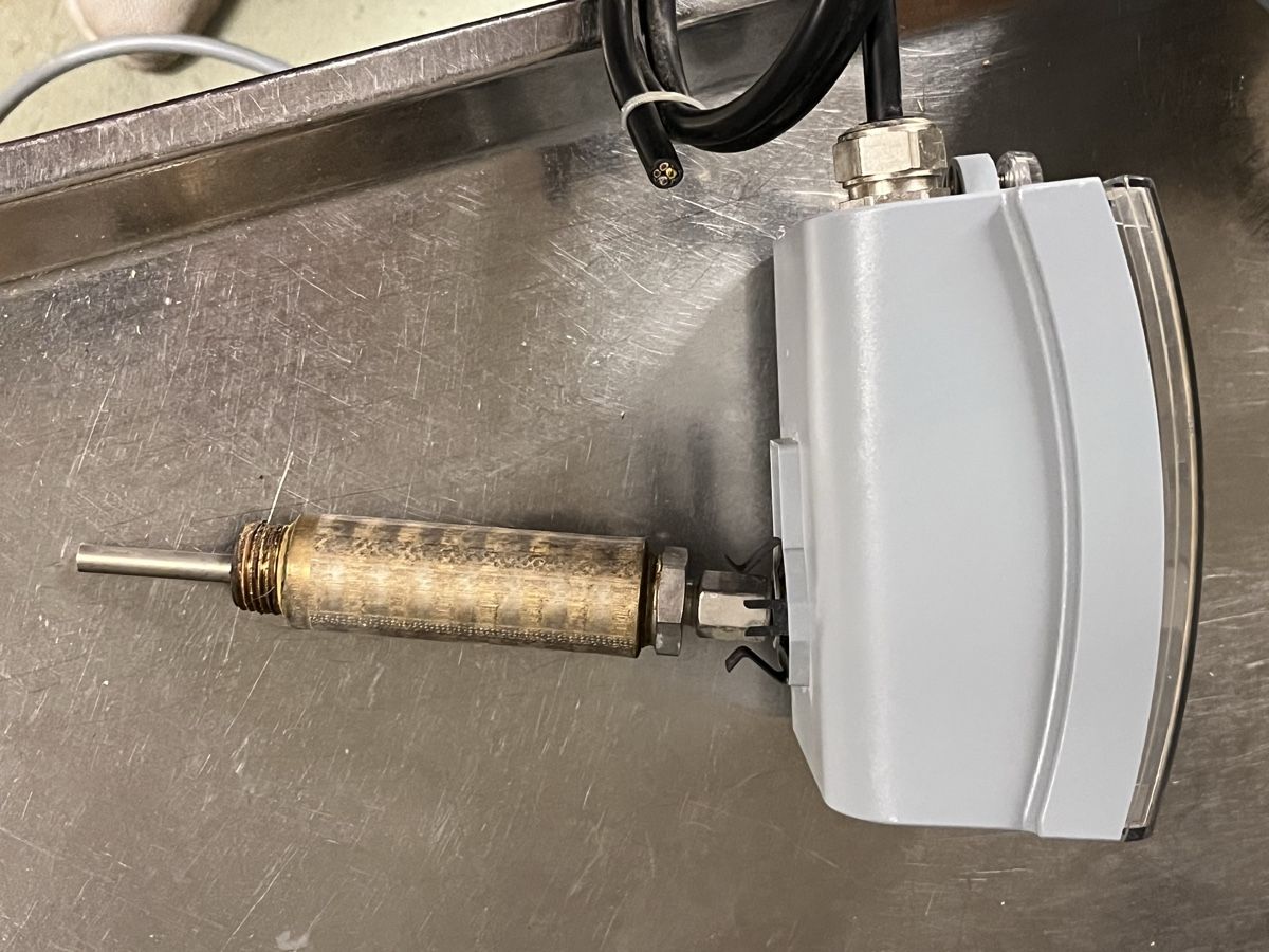 Siemens Misurare: Siemens RLE162 Temperaturregler – Usato da Rüti ZH venduto da Walti0 2