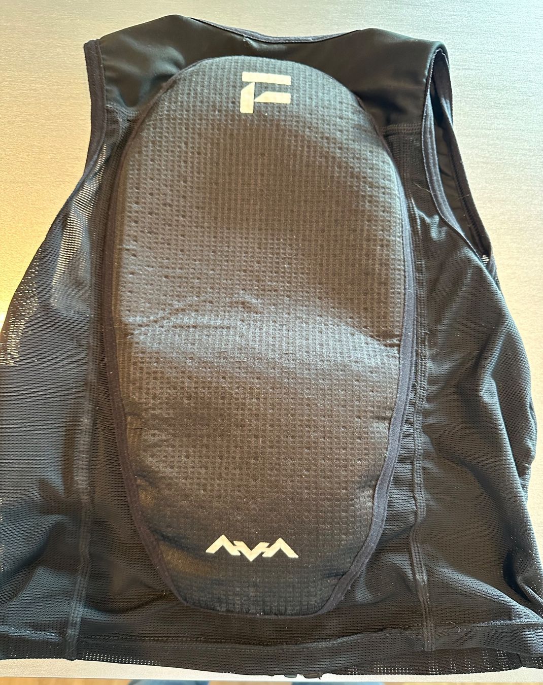 Protections: Flaxta Rückenprotektor Weste Junior Grösse S – D'occasion à Flims Dorf par Specials 1