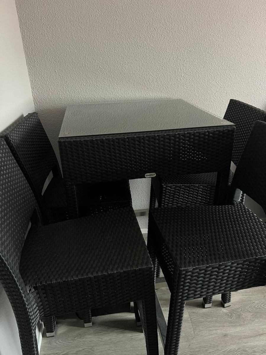 Tischset: Gartenmöbel Bar mit 4 Stühlen, wie neu! – Gebraucht aus Gutenswil von sdpfwild