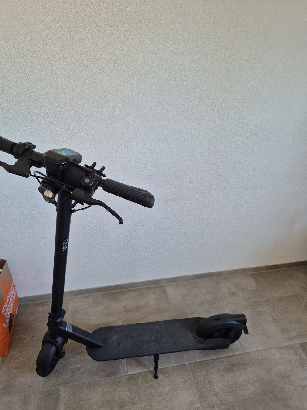 Scooter: VMAX VX5  E-Scooter - Black - Perfect for summer fun! – Usato da Zürich venduto da Marco_Modulo1