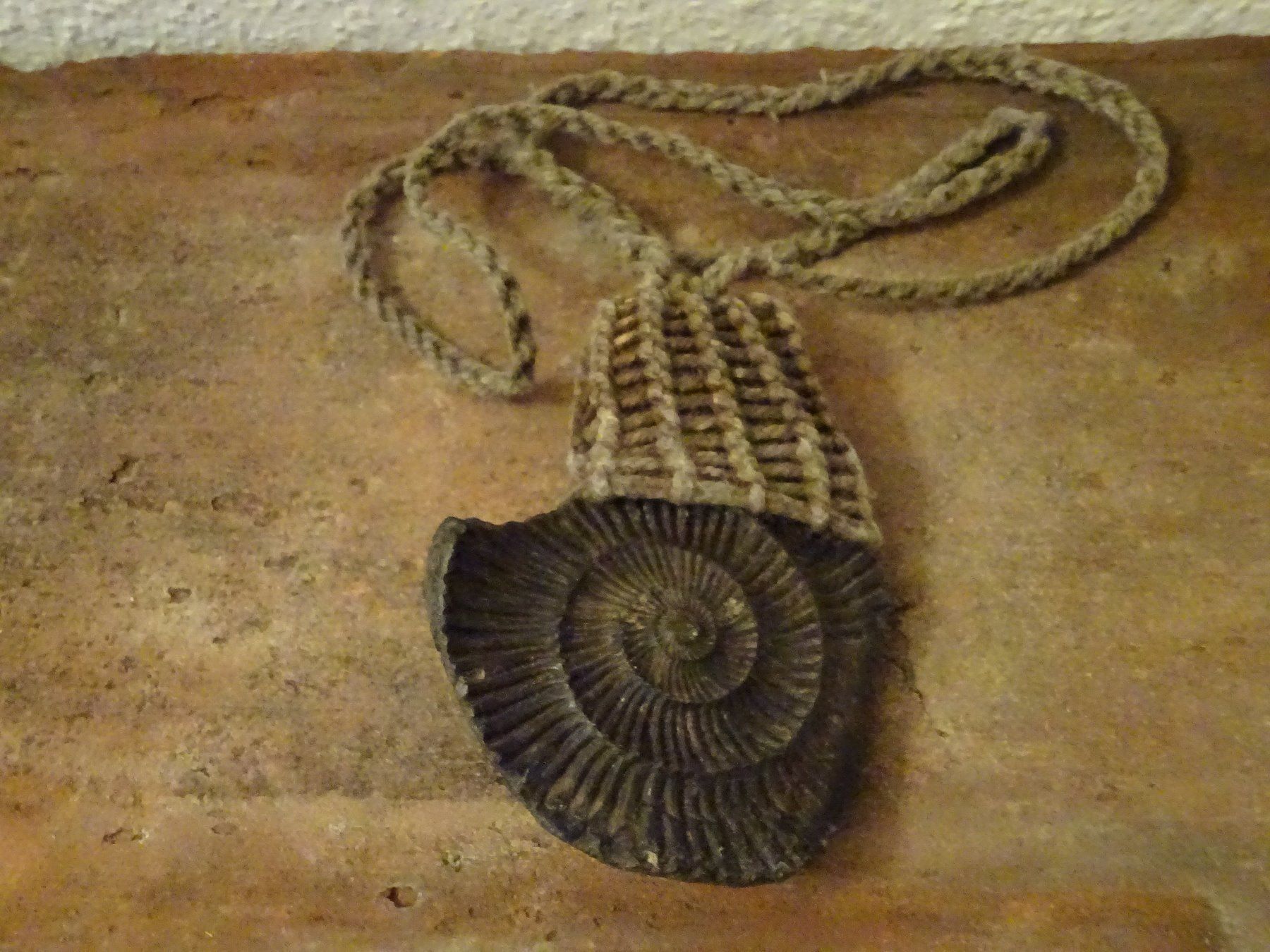 Sculture & Statue: Kette Ammonit Krieger Kannibale / Papua – Usato da Esslingen venduto da FetteSchnecke 6