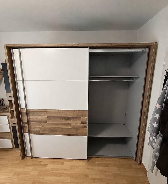 Armoires: Kleiderschrank – D'occasion à Ittigen par lon_7f8b